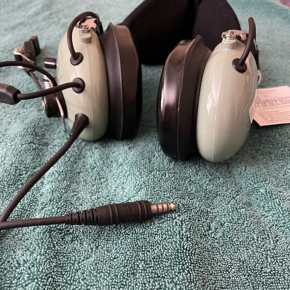 New David Clark H10-76 Headset - Picture 3 of 3